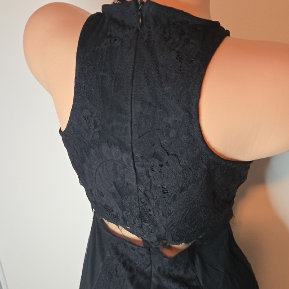 Missguided+ Black Lace Maxi Dress - Picture 7 of 15